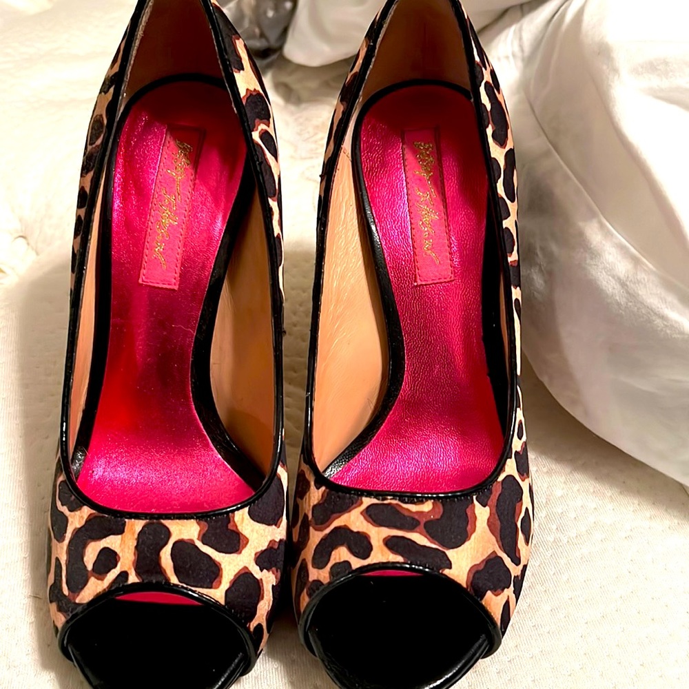 Betsey Johnson leopard print heels, size 7, good condition